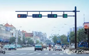 交通双悬臂信号灯杆