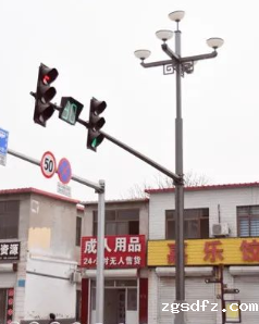 多杆合一信号路灯杆