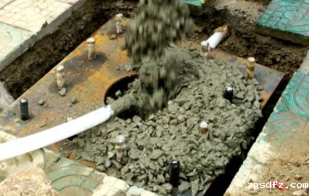 交通杆件地笼浇筑混凝土