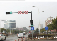 路口的交通信号灯装多少数量才合理?